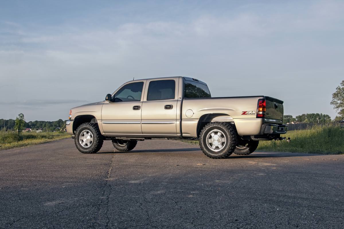 Rough Country (7592) 1.5-2 Inch Leveling Kit | Chevy/GMC Sierra 1500/Silverado 1500/Tahoe/Yukon (99-06 & Classic)