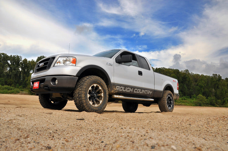 Rough Country (57030) 2.5 Inch Lift Kit | Molded | Ford F-150 2WD/4WD (2004-2008)
