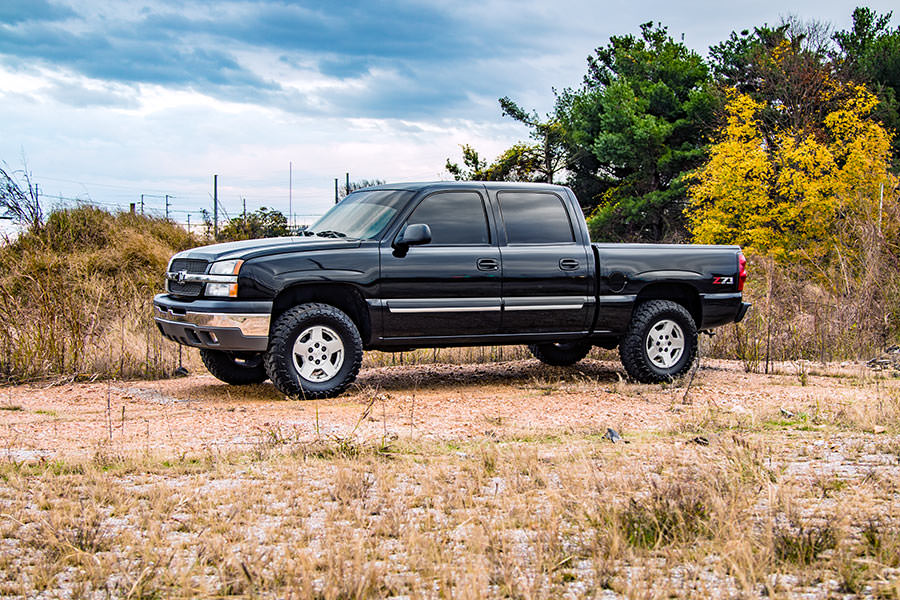 Rough Country (28330) 1.5-2 Inch Lift Kit | N3 Shocks | Chevy/GMC 1500 (99-06 & Classic)