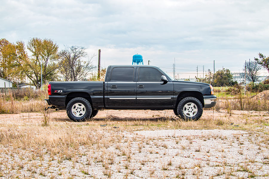 Rough Country (28330) 1.5-2 Inch Lift Kit | N3 Shocks | Chevy/GMC 1500 (99-06 & Classic)
