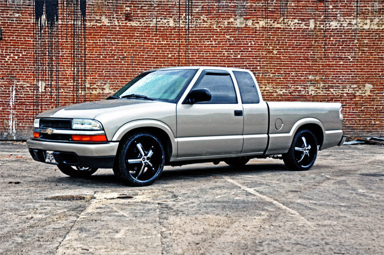 Rough Country (724) Lowering Kit | 2 Inch FR | 2.5 Inch RR | Chevy/GMC S10 Blazer/S10 Truck/S15 Jimmy (82-03)