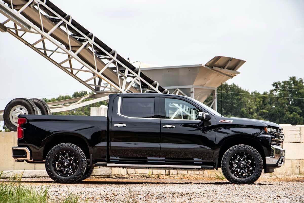 Rough Country (501065) 2 Inch Leveling Kit | Loaded Strut | Chevy/GMC 1500 (19-24)