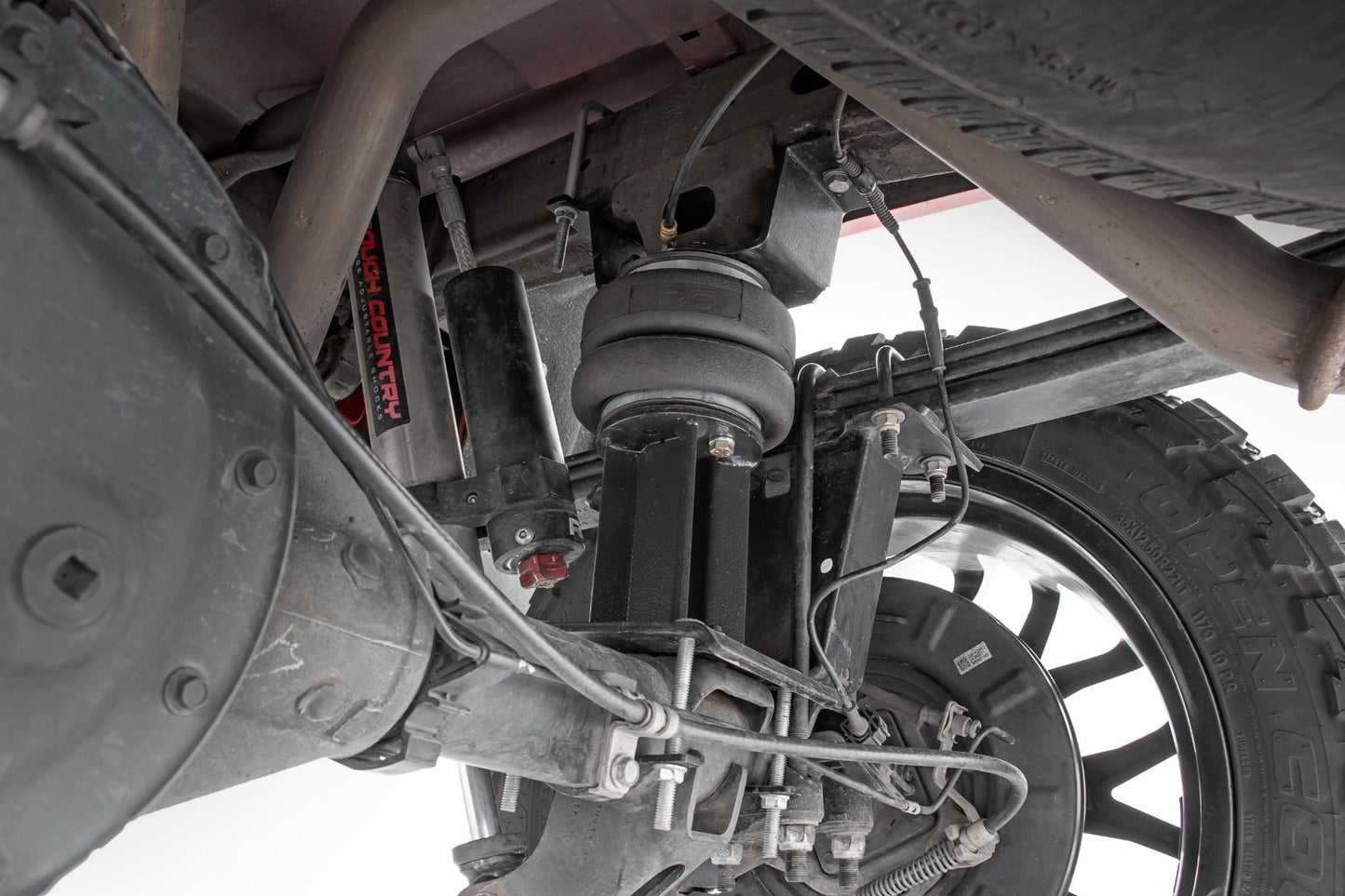 Rough Country (100054WC) Air Spring Kit w/compressor | Wireless Controller | 5 Inch Lift Kit | Chevy/GMC 1500 (07-18)