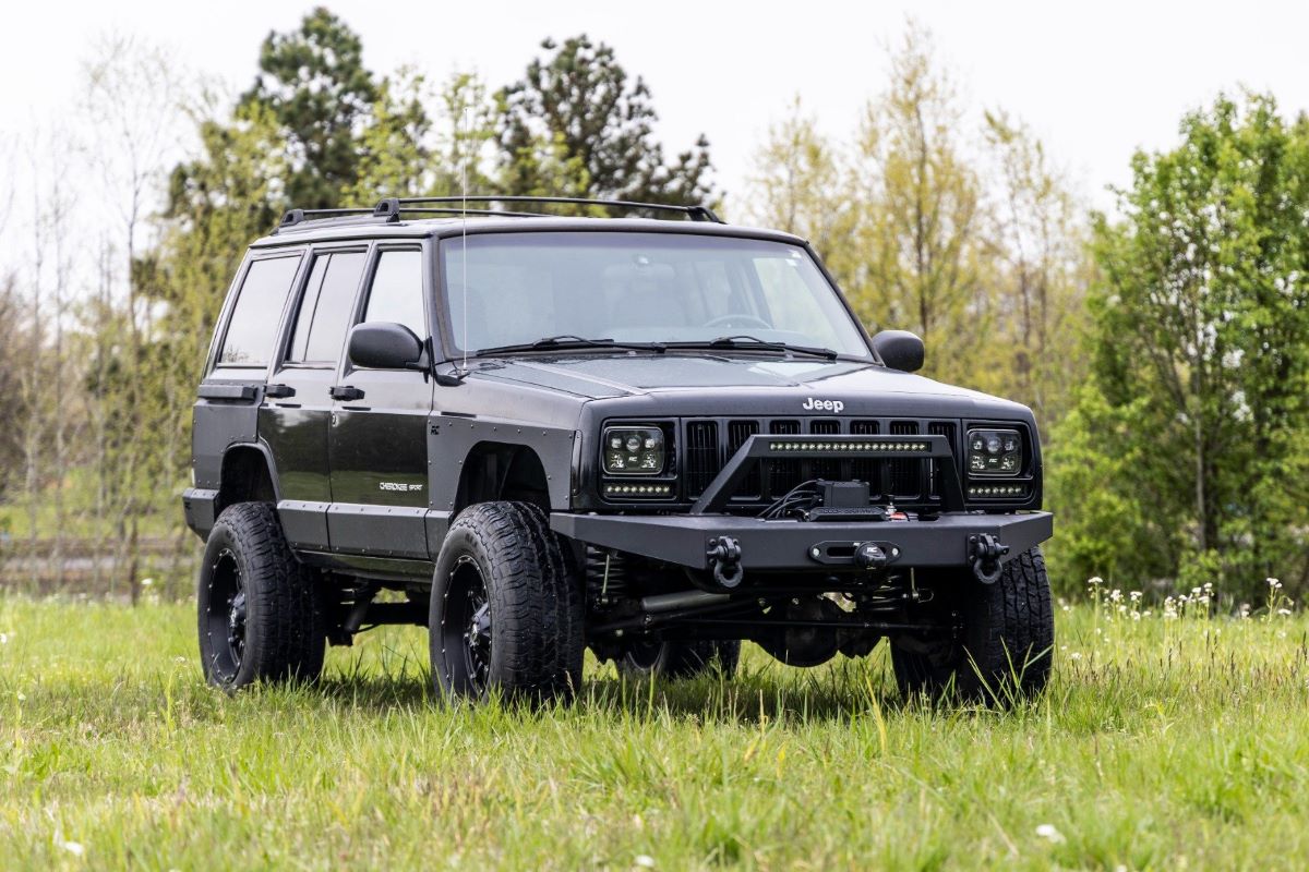 Rough Country (630N2) 3 Inch Lift Kit | RR Springs | Jeep Cherokee XJ 2WD/4WD (1984-2001)