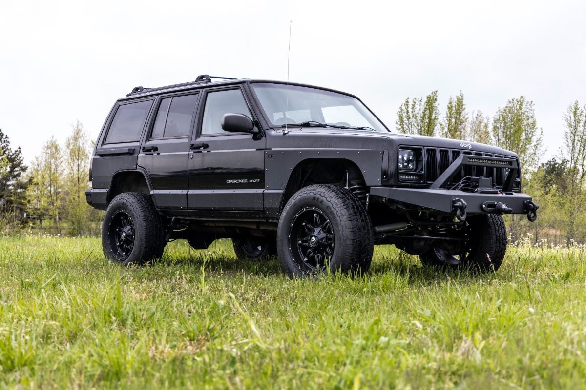 Rough Country (670N2) 3 Inch Lift Kit | Rear AAL | Jeep Cherokee XJ 2WD/4WD (1984-2001)