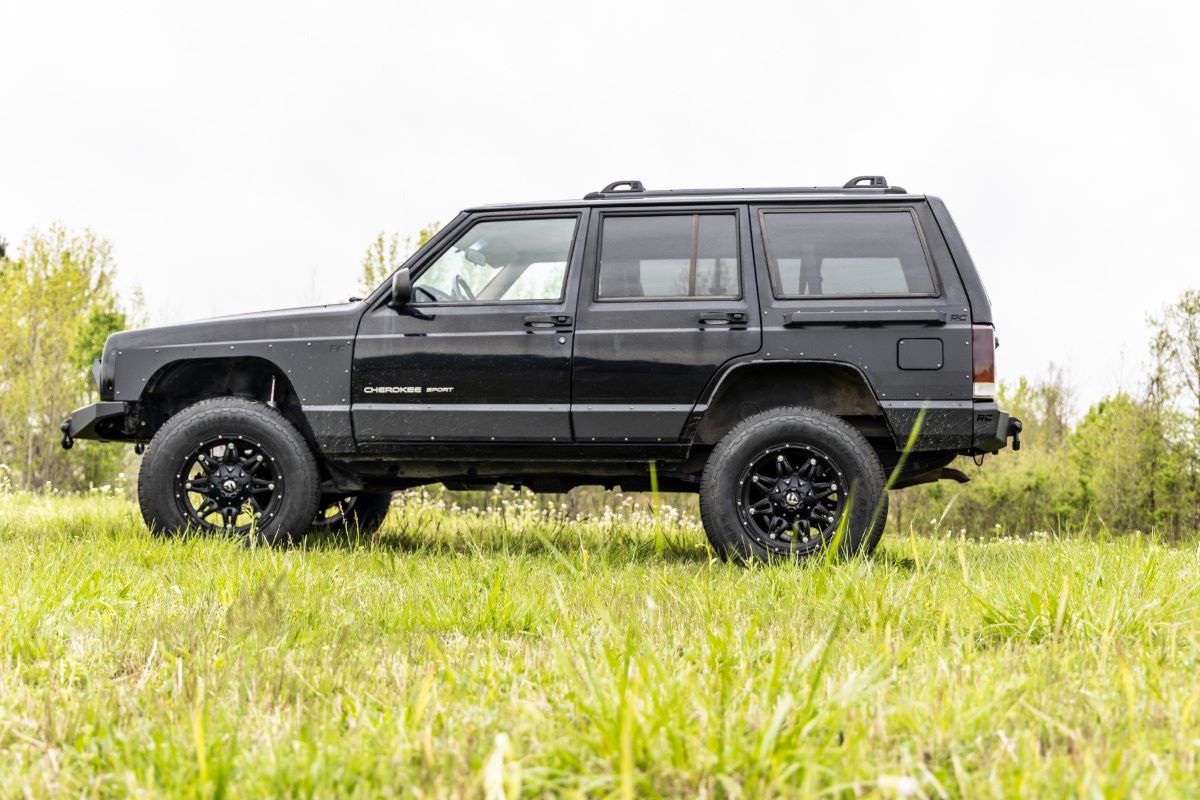 Rough Country (630N2) 3 Inch Lift Kit | RR Springs | Jeep Cherokee XJ 2WD/4WD (1984-2001)
