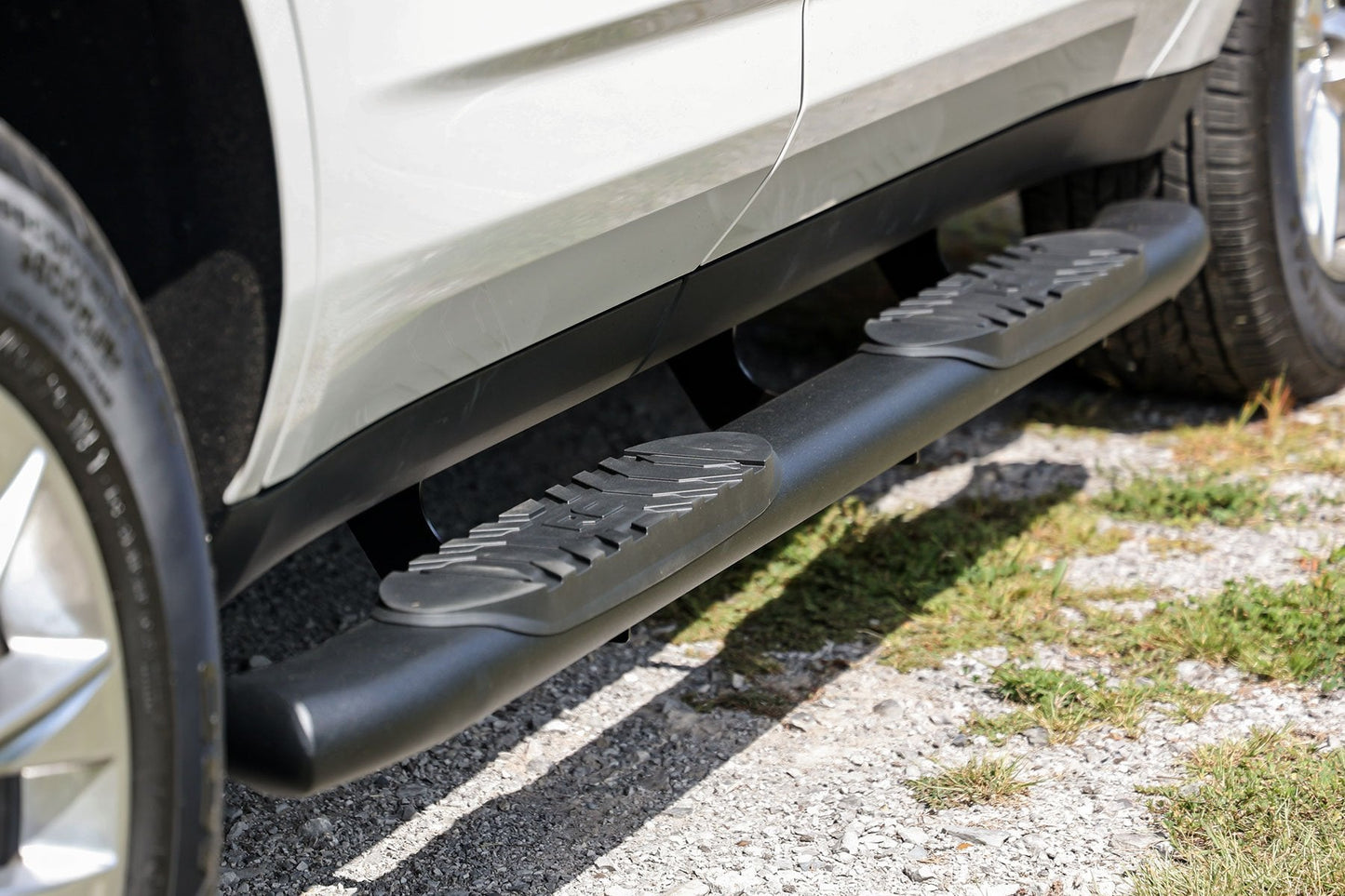 Rough Country (21010) Oval Nerf Step | Crew Cab | Black | Chevy/GMC Tahoe/Yukon (21-23)