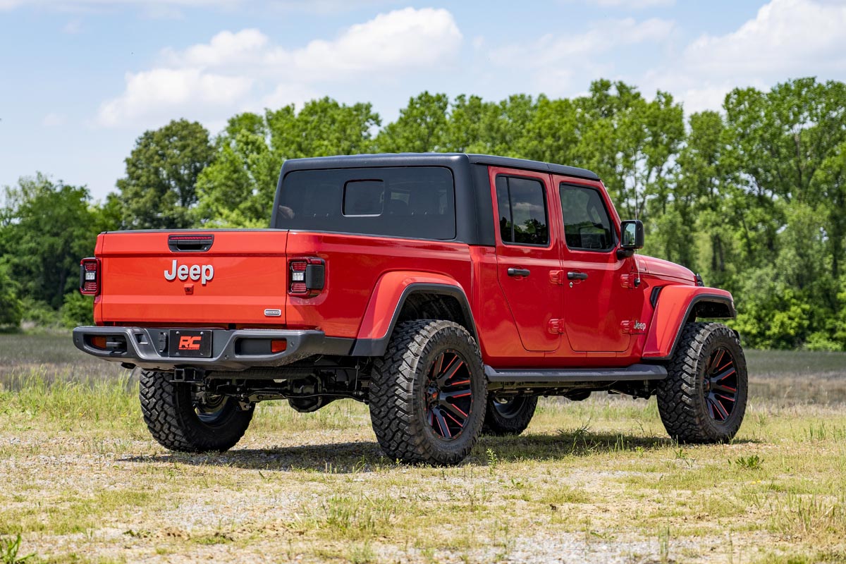 Rough Country (63470) 2.5 Inch Leveling Kit | Spacers | V2 | Jeep Gladiator JT 4WD (20-23)